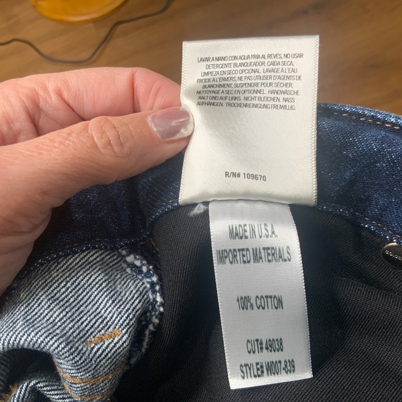 New Goldsign Jean Skirt With Slit at Front. Size 28 - Picture 10 of 12